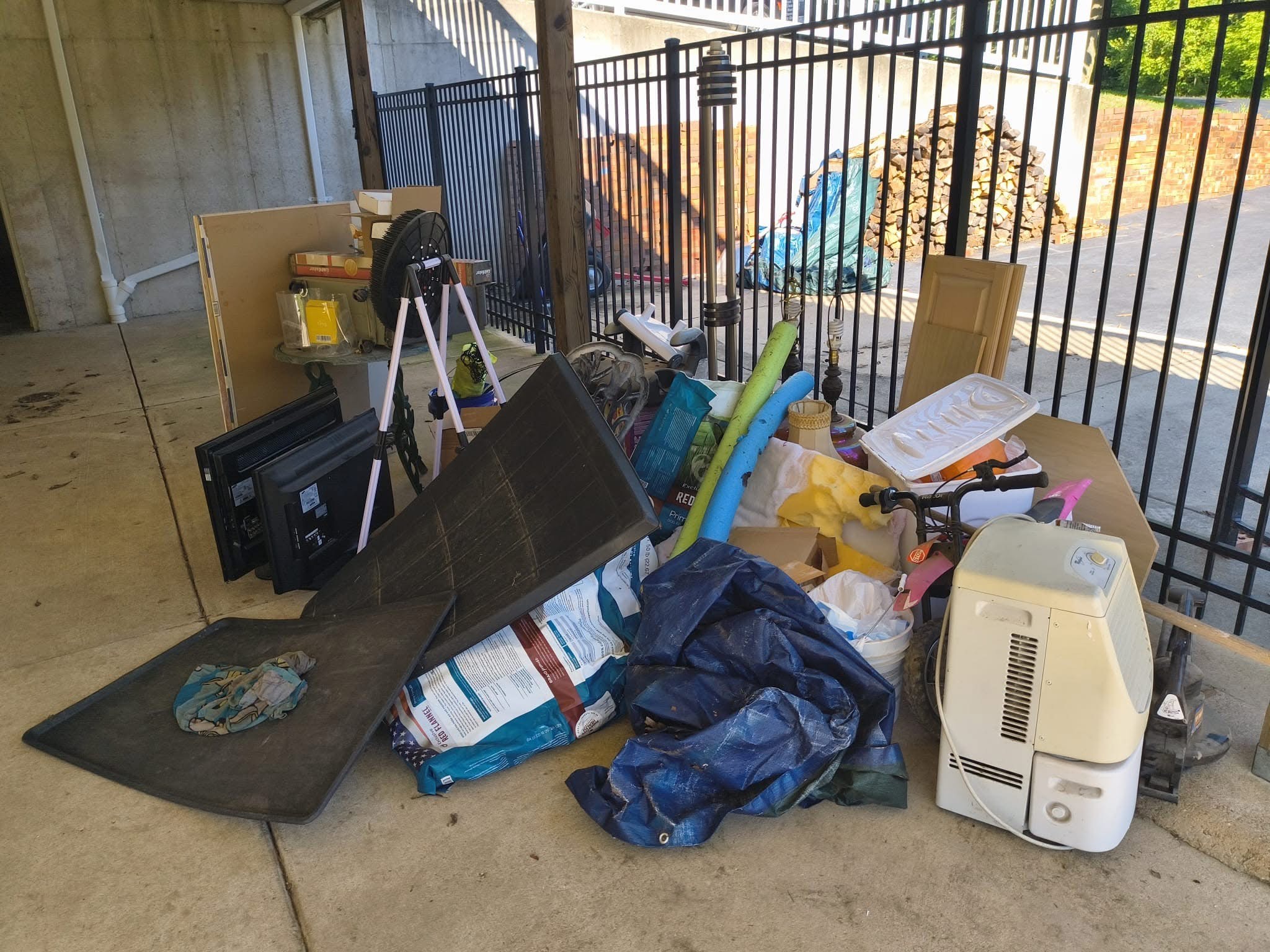 Liftoff Junk Removal Chandler AZ | Dumpster rental Same-Day Service Available