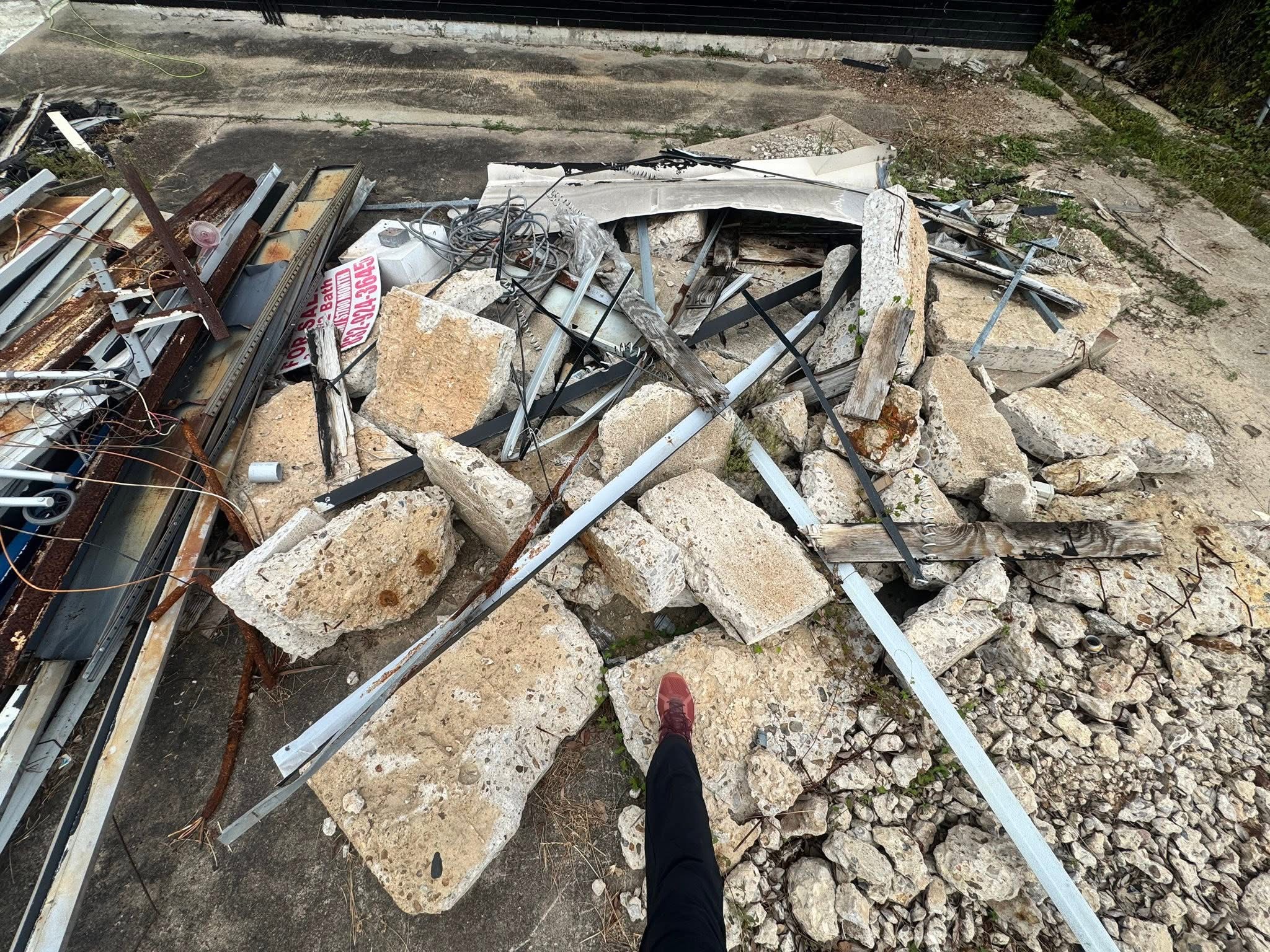 Liftoff Junk Removal Chandler AZ | Dumpster rental Same-Day Service Available